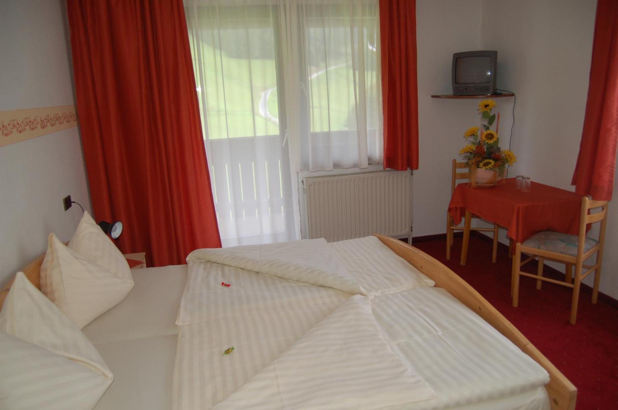 Alpenhotel & Aparthotel Lanz Hohentauern Chambre photo